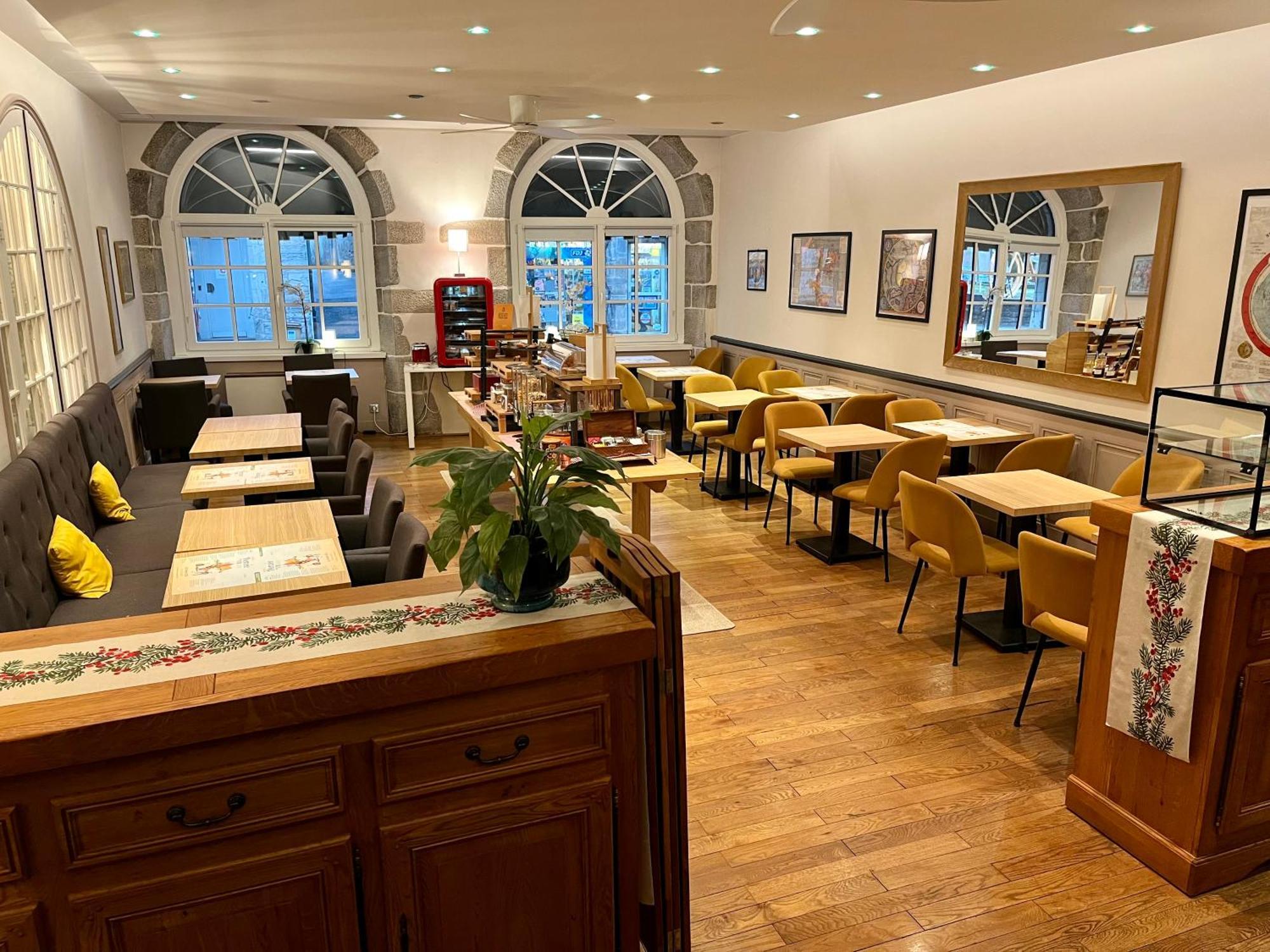Logis Hotel Des Messageries อาร์บัวส์ ภายนอก รูปภาพ