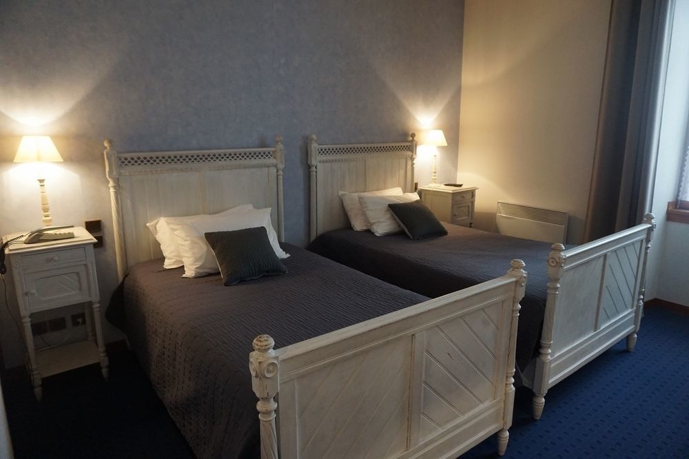 Logis Hotel Des Messageries อาร์บัวส์ ภายนอก รูปภาพ