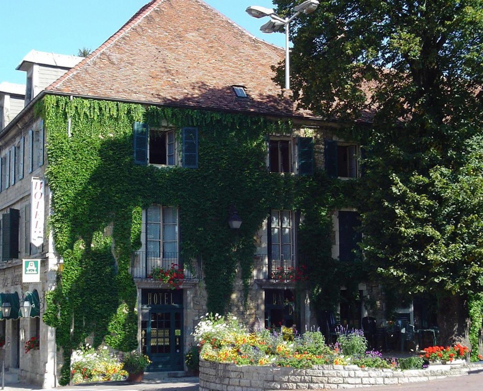 Logis Hotel Des Messageries อาร์บัวส์ ภายนอก รูปภาพ