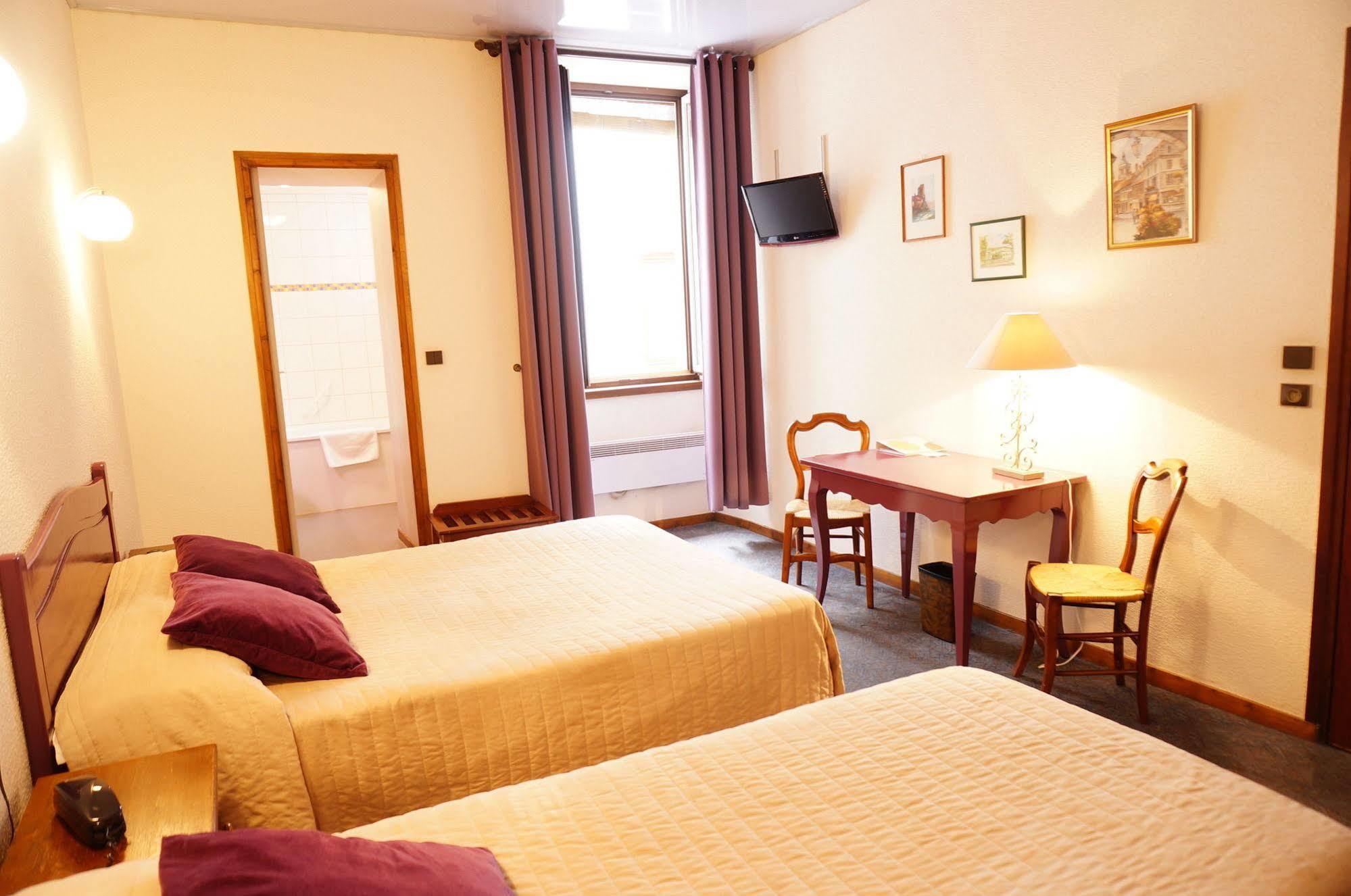 Logis Hotel Des Messageries อาร์บัวส์ ภายนอก รูปภาพ