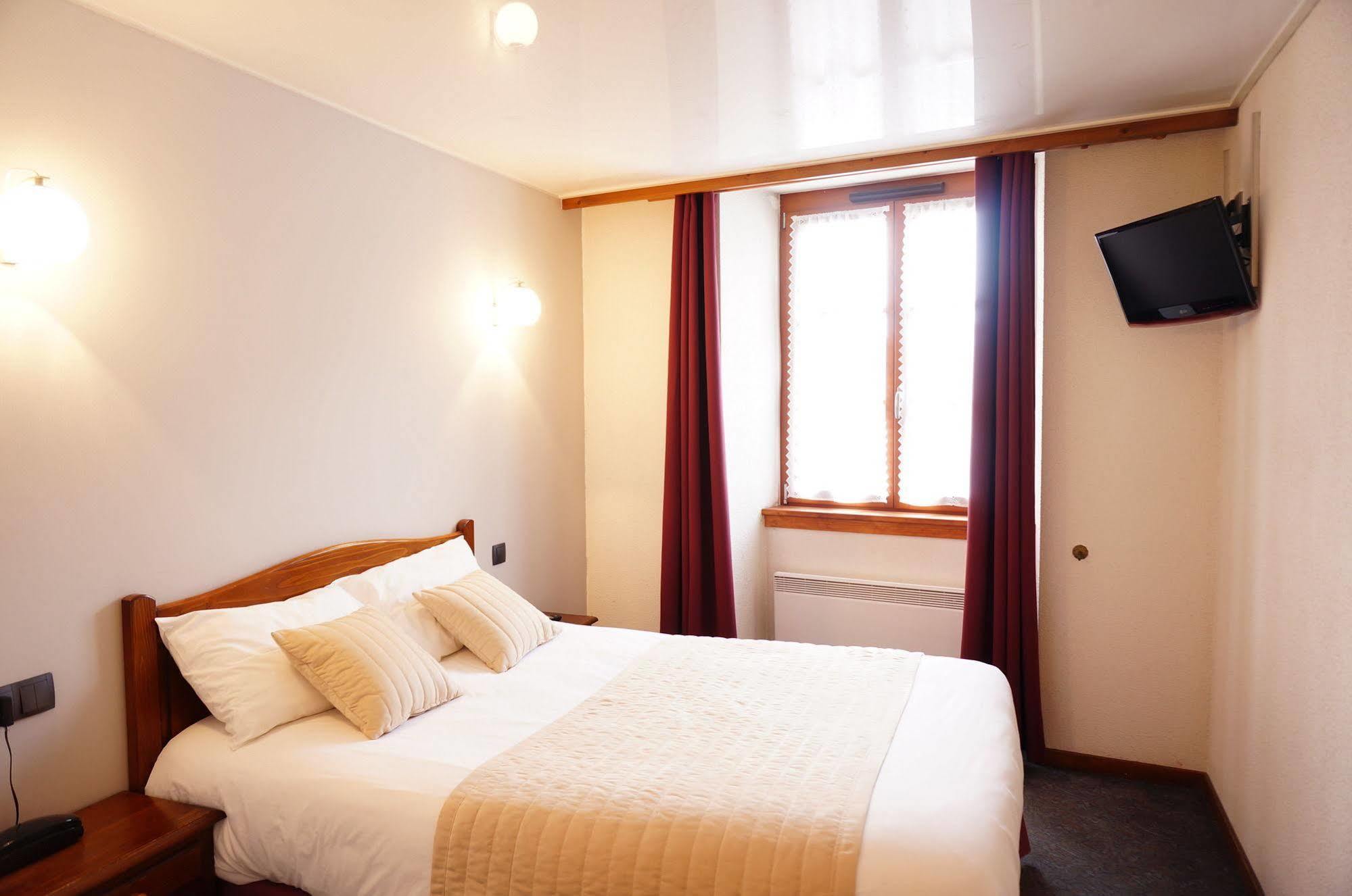 Logis Hotel Des Messageries อาร์บัวส์ ภายนอก รูปภาพ