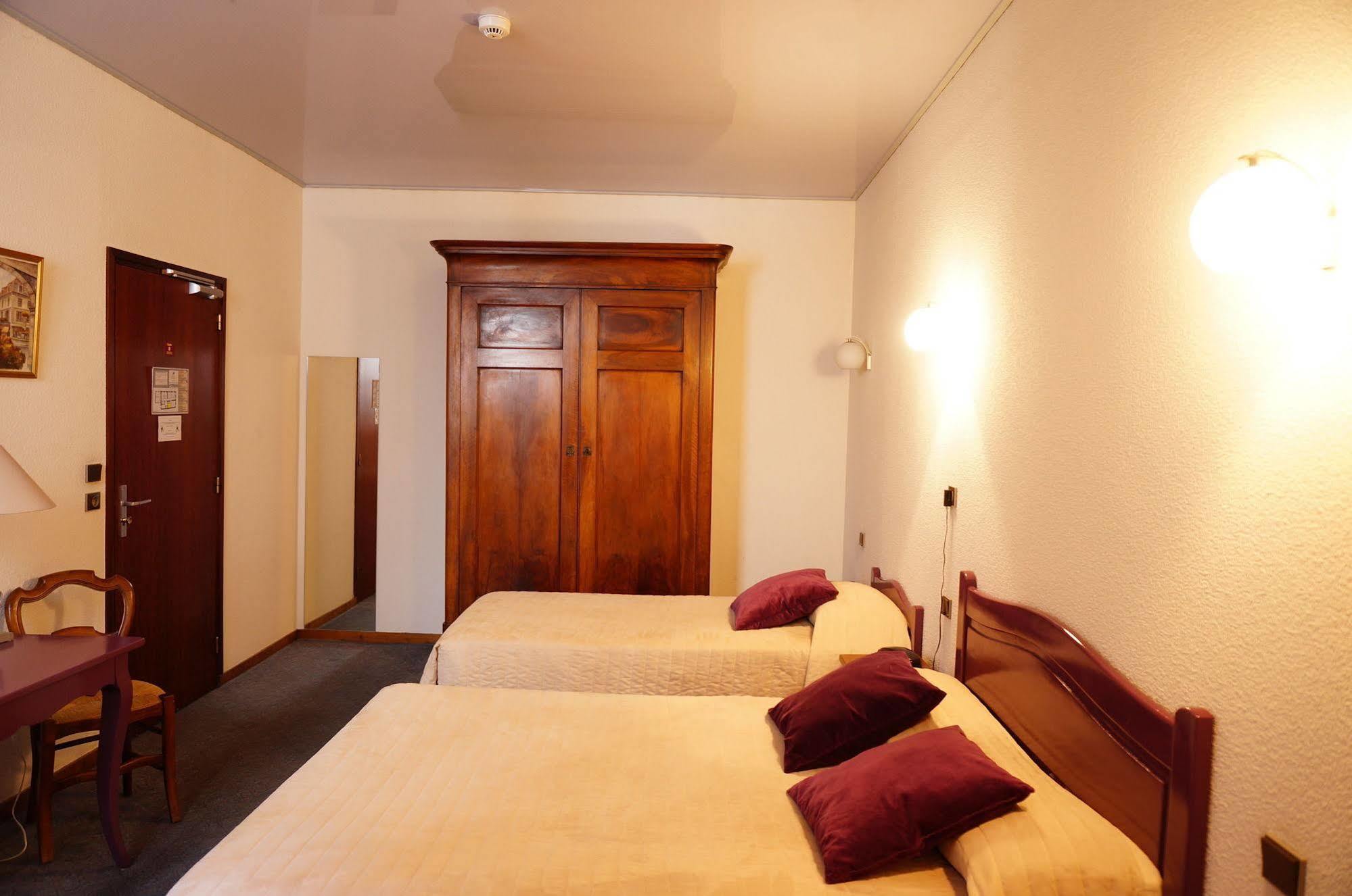 Logis Hotel Des Messageries อาร์บัวส์ ภายนอก รูปภาพ