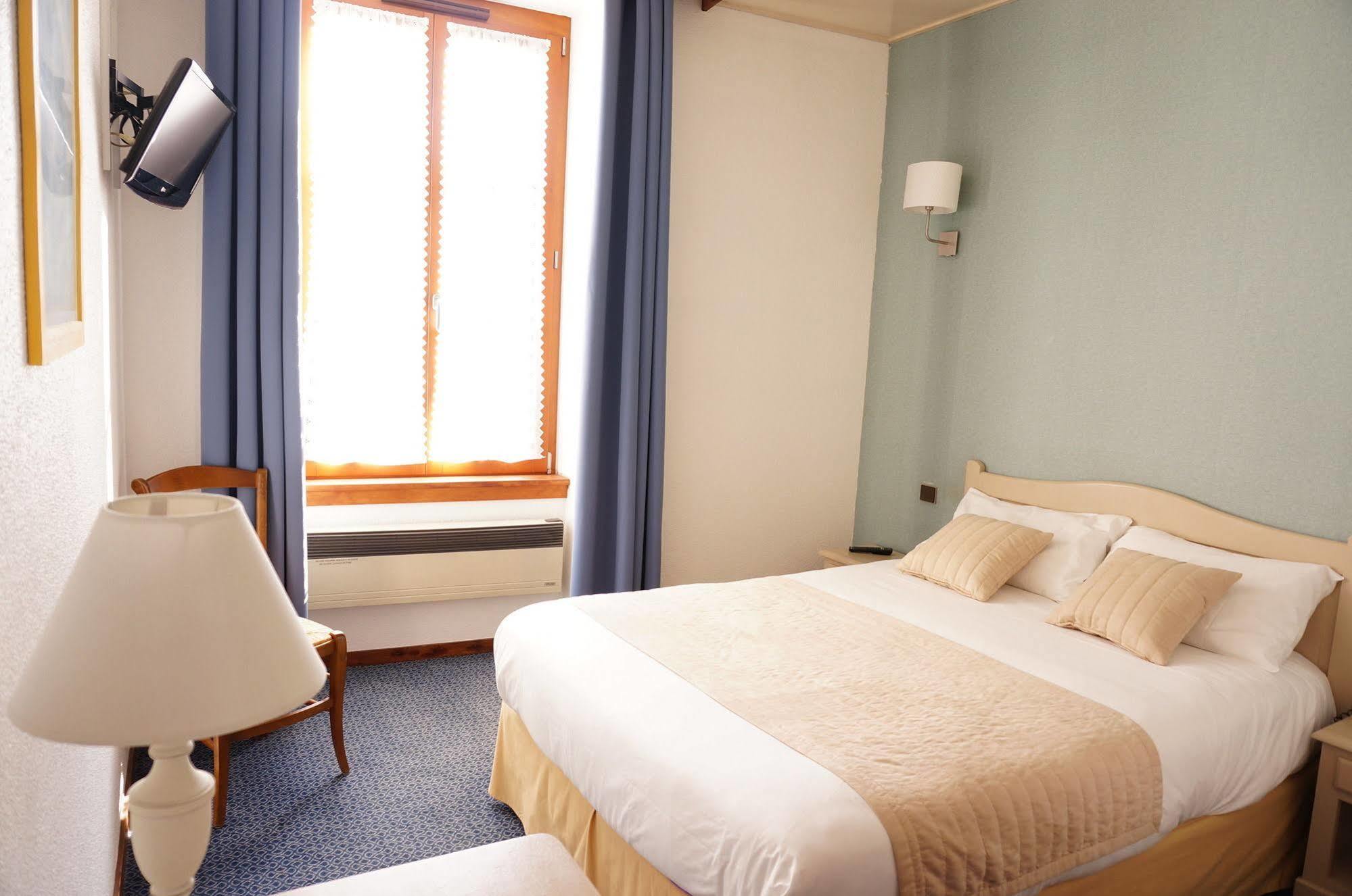 Logis Hotel Des Messageries อาร์บัวส์ ภายนอก รูปภาพ