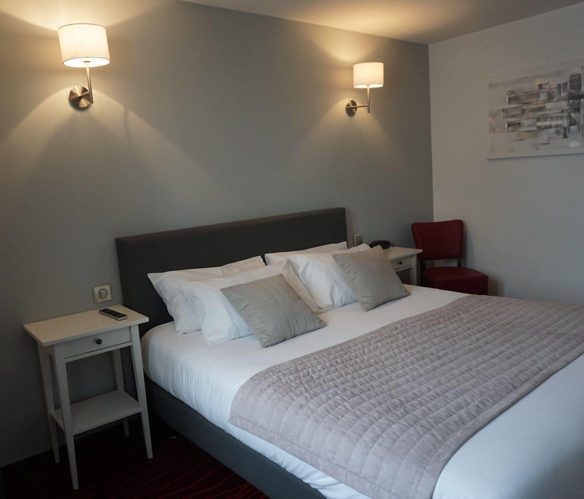 Logis Hotel Des Messageries อาร์บัวส์ ภายนอก รูปภาพ