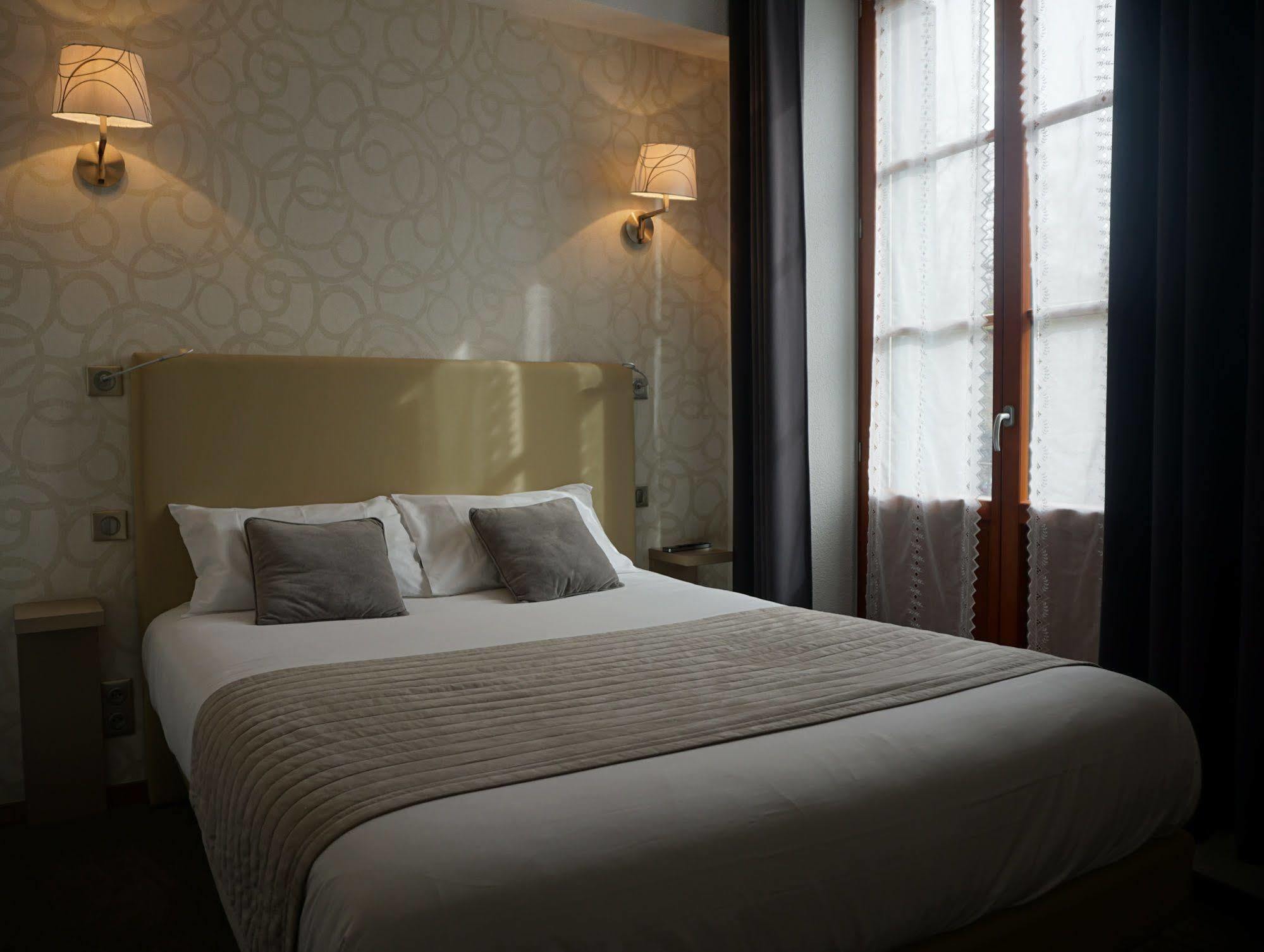 Logis Hotel Des Messageries อาร์บัวส์ ภายนอก รูปภาพ